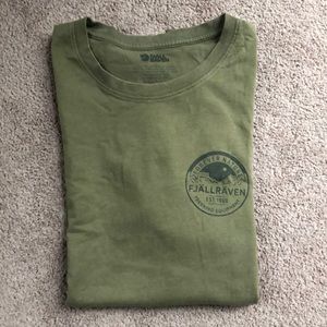 FJÄLLRÄVEN army green shirt. EUC